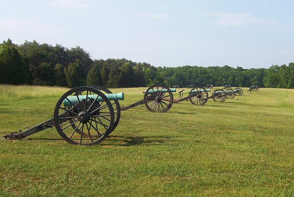 Manassas Battlefield National Park: green grass with a line of four Civil War cannons.